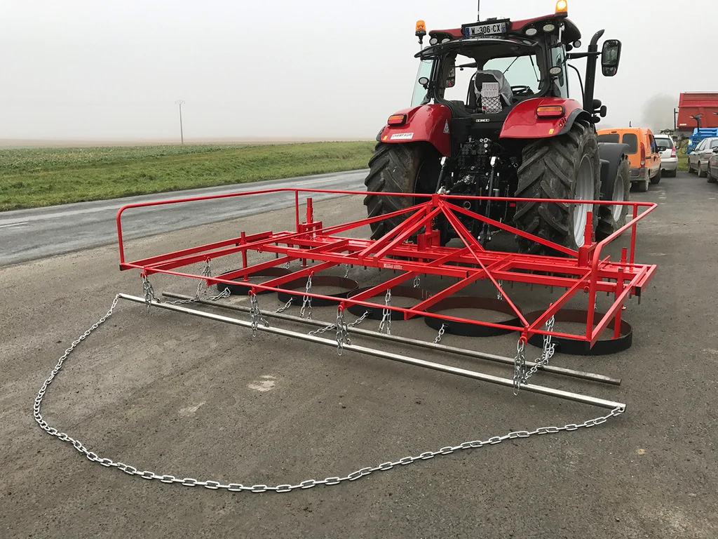 Gamme hippique > Travail du sol : Herse Niveleuse portée